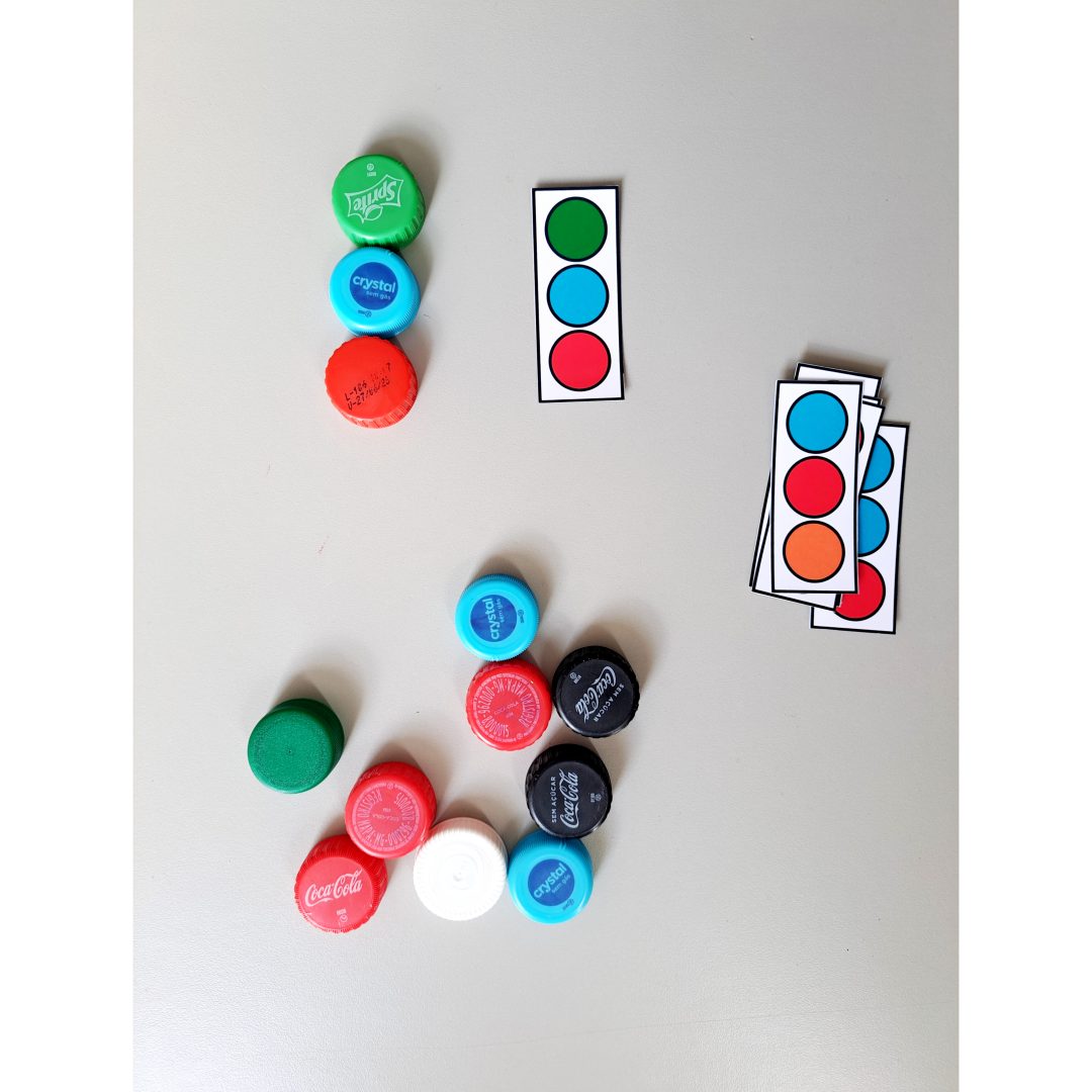 Brincadeira das cores com tampinhas - Imagem 3